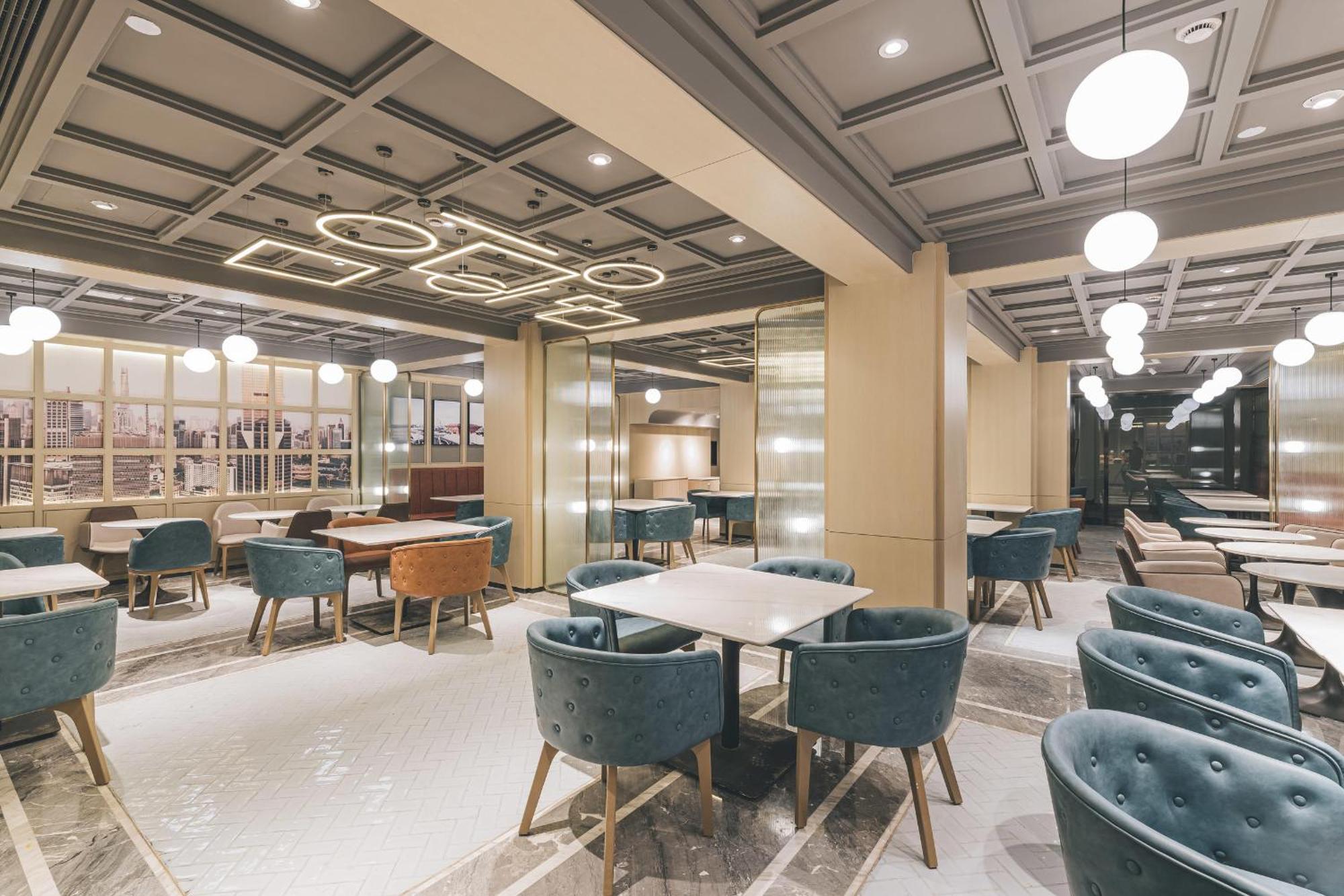 Atour The Bund East Nanjing Road 4*