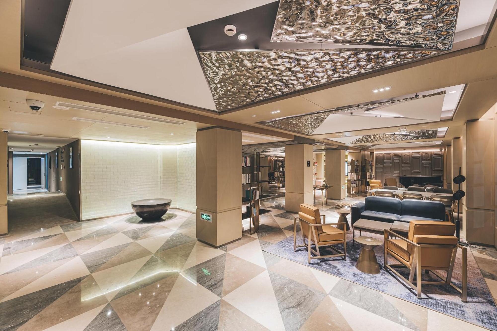 Atour The Bund East Nanjing Road Hotel 4*