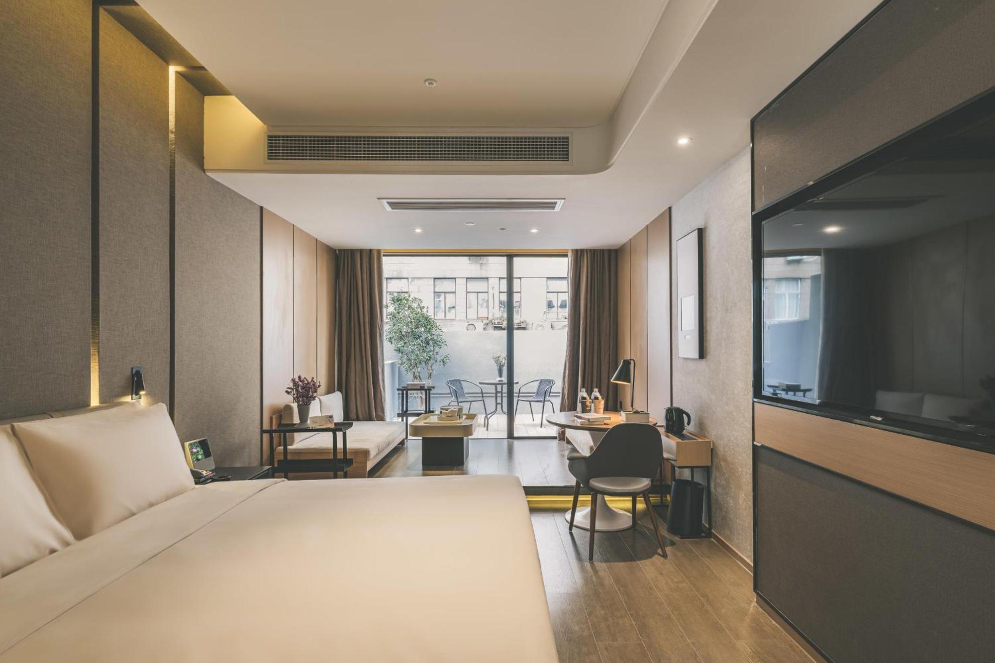Atour The Bund East Nanjing Road Hotel 4*